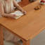 Ensemble de table en bois massif stable et élégant-107725682