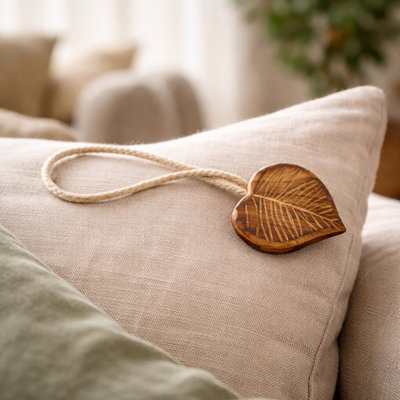 Magnetic Wooden Heart Curtain Tieback x 1 – Easy to Use, No Installation Needed