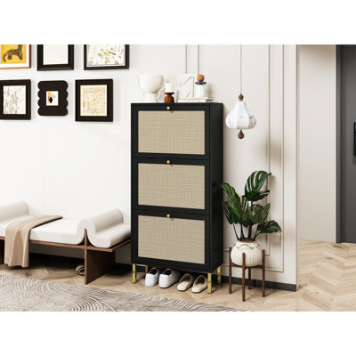 Unité de rangement pour chaussures à 3 portes, moderne autoportant pour le vestibule, charge de 44 lb, naturel et spandex, résistant, finition délicate, poignée dorée, double tablette, base en métal avec patins, noir, panneau de particules, simple