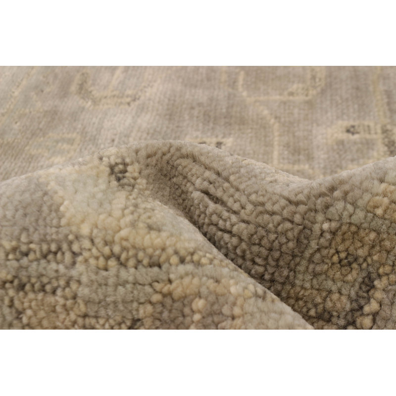 Tapis gris clair en laine noué à la main 9 pi 9 po x 13 pi 11 po Jules Serapi