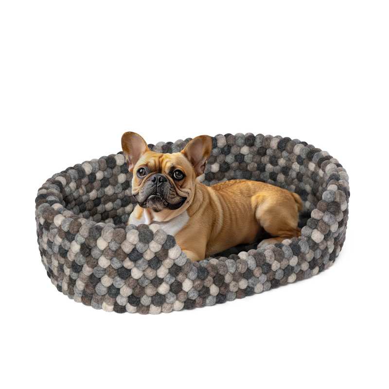 Lit pour animal en laine tricoté à la main MODWOOL l 24 po (galets neutres), H 6,5 po x l 24 po x P 17 po, Noir / brun / gris