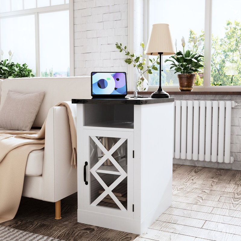 Charmante table de chevet rustique avec portes de grange classiques, texture de grain de bois et fonction de charge, taille de 15,4 po pour les petites chambres aux accents métalliques noirs, chambre à coucher large