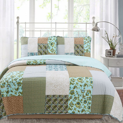 Ethelinde Olive Green/Aqua/Beige Reversible Quilt Set