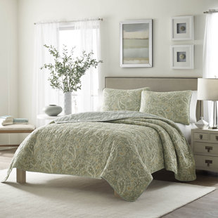 Abingdon Light Green Reversible Traditional 3 Piece Quilt Set