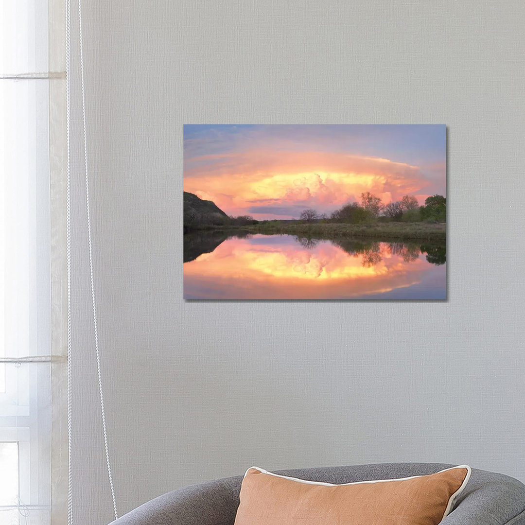 Sturmwolken über dem South Llano River, South Llano River State Park, Texas I von Tim Fitzharris - Gallery-Wrapped Canva...