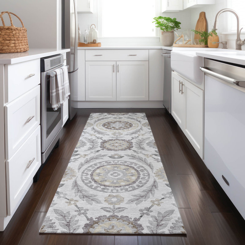 Mahaney Floral Indoor / Outdoor Rug, Runner 2'3" x 7'6"