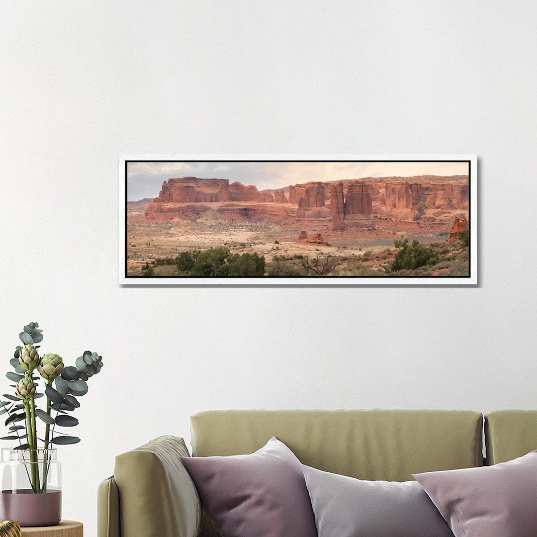 Dusty Desert V von Lori Deiter - Panoramaleinwand auf Leinwand Giclée auf Leinwand