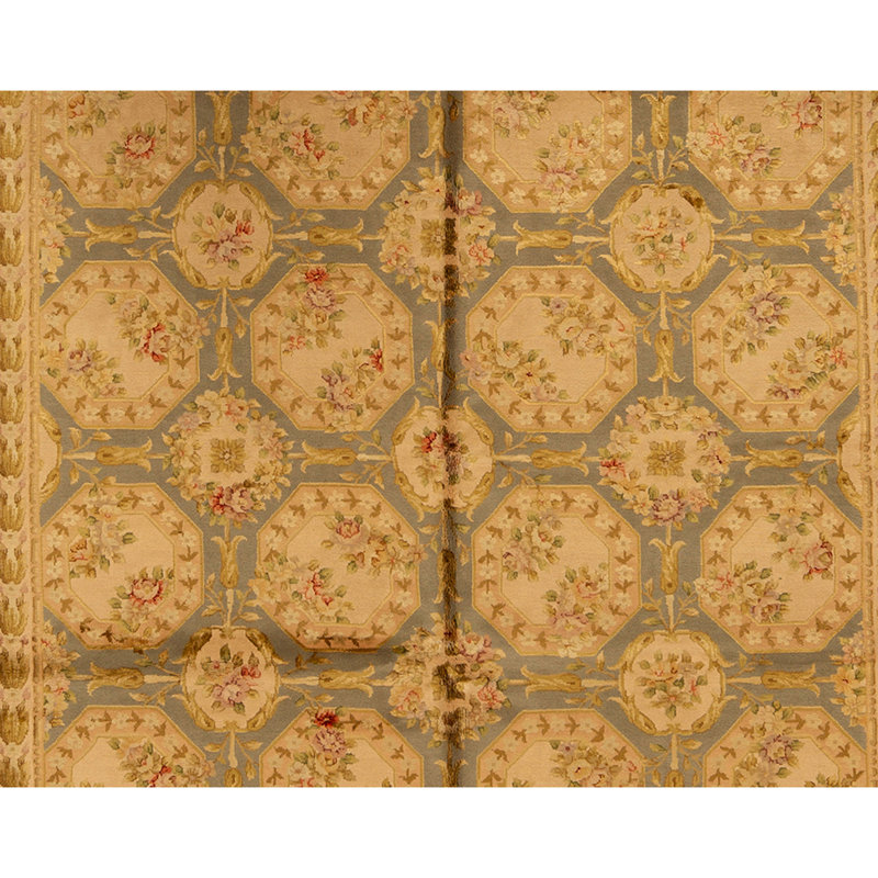 Hand Knotted Area Rug in Sterling And Cream