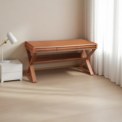 Bureau spacieux de couleur noyer