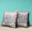 Housse de coussin intérieur / extérieur en polyester Honeybee on Flower-1088340340-1088340347