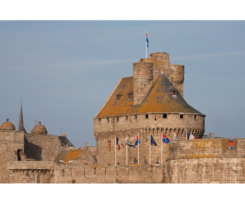 Le château de Saint-Malo, H 12 po x l 18 po