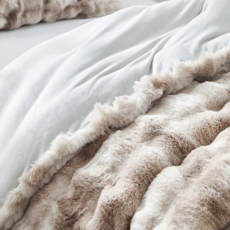 Coma Inducer Redhaired Husky Oversized Faux Fur Comforter Set, Queen Comforter + 2 Standard Shams