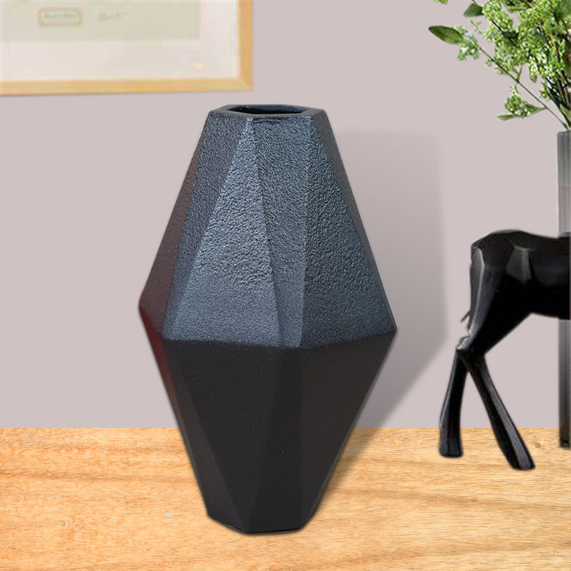 Vase de table Fairlin, Noir, H 7 po x l 2 po x P 2 po