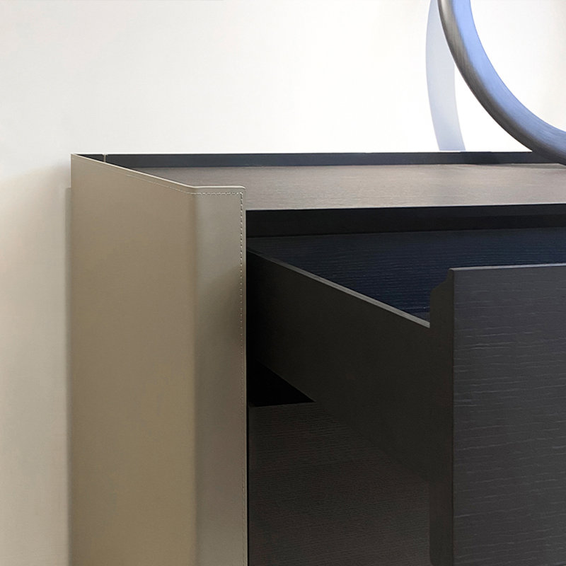 Commode d'appoint étroite et luxueuse