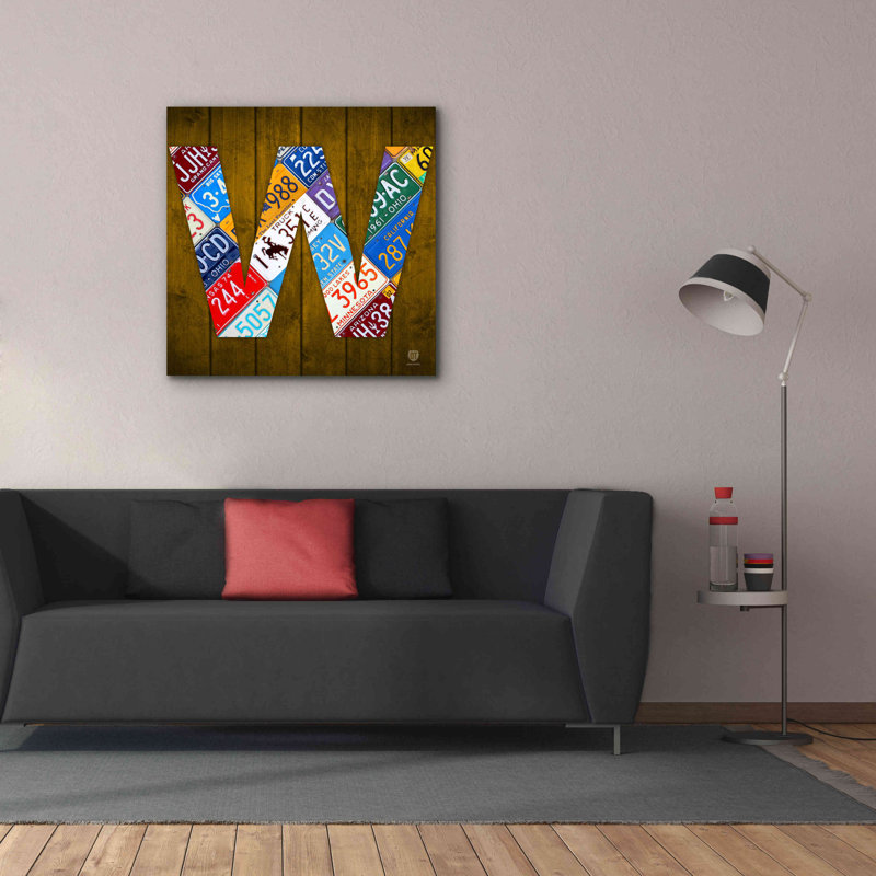 «W» par Design Turnpike, estampe numérique sur toile, H 37 po x l 37 po x P 1,5 po