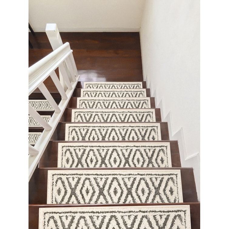 https://assets.wfcdn.com/im/70070768/resize-h755-w755%5Ecompr-r85/2075/207560030/Sofihas+White%2FGray+Diamond+Shag+Stair+Rugs+-+Machine+Washable+with+Non-Slip+Rubber+Backing.jpg