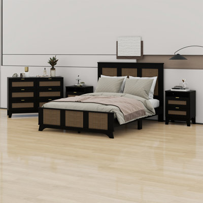 Lit plateforme avec décoration en bois, table de chevet et commode avec poignée en métal