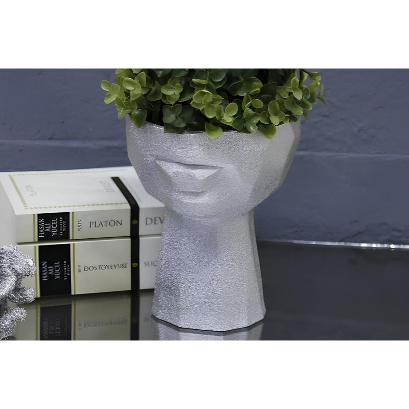 Darneisha Figurines & Sculptures, Silver