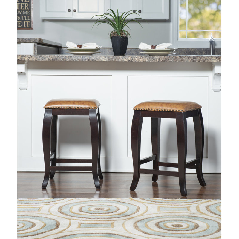 Tabouret de bar et de comptoir en bois avec siège rembourré Stellan, Noir, Tabouret de comptoir (assise de 24 po de hauteur)