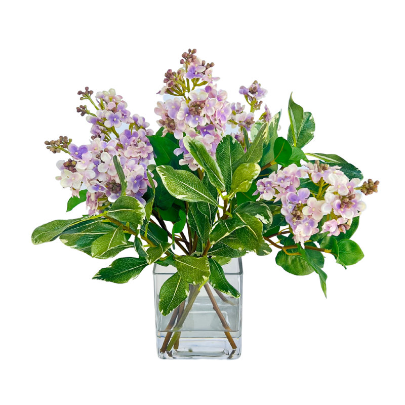 Arrangement floral lilas dans un vase