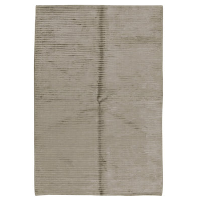 High-Quality Hand-Knotted Taupe Area Rug