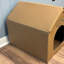  Maison de chat confortable avec des patins à griffer, maison de chat en carton ondulé - de taille moyenne, robuste et écologique, refuge de chat parfait pour les chats d'intérieur.
