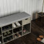 Banc à chaussures avec coussin et tiroir pour clés pour la laisse pour animaux de compagnie, 9 compartiments, bottes hautes à compartiments latéraux, panneau de particules gris, lunettes de soleil à clés multifonctionnelles 19,3 H, 10 compartiments, 11,8 W