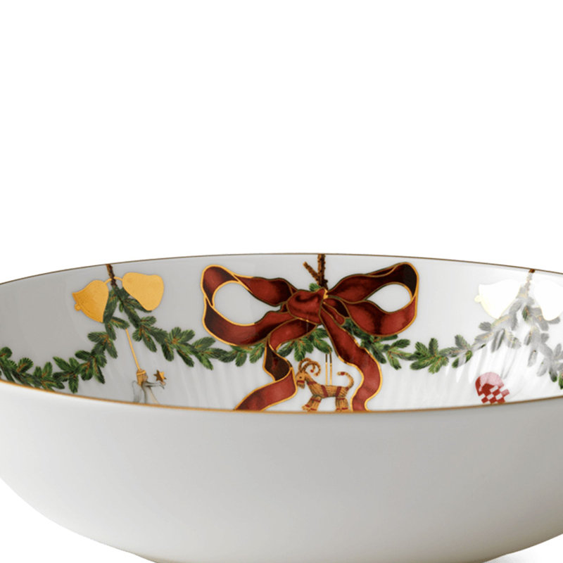 Royal Copenhagen Star Fluted Christmas Bone China 59 fl oz. Salad Bowl