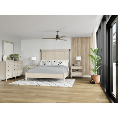 Base de lit à panneau Shannen avec miroir de commode et tables de chevet