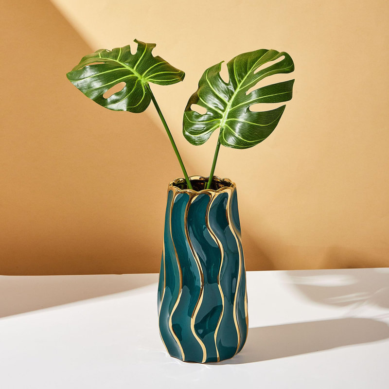 Vase en céramique à rayures verticales, Vert