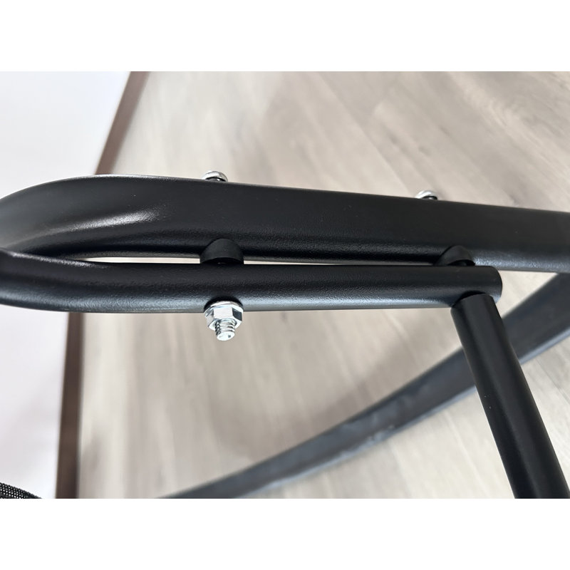 Chaise berçante blanche avec un revêtement en polyuréthane extra large, avec un siège confortable et un mouvement de glissement doux, inclinable en blanc, procurant une expérience de détente