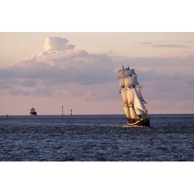 Brigg Morgenster On Sea - Wrapped Canvas Print