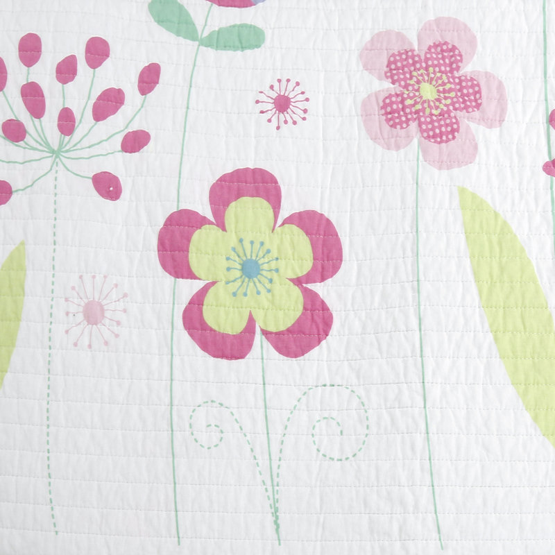 3 - Piece Quilt Set, Queen Quilt + 2 Shams