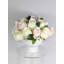 Arrangement floral de roses en soie dans un vase