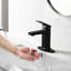 Robinet de salle de bain à fixation sur comptoir Modern-121638842