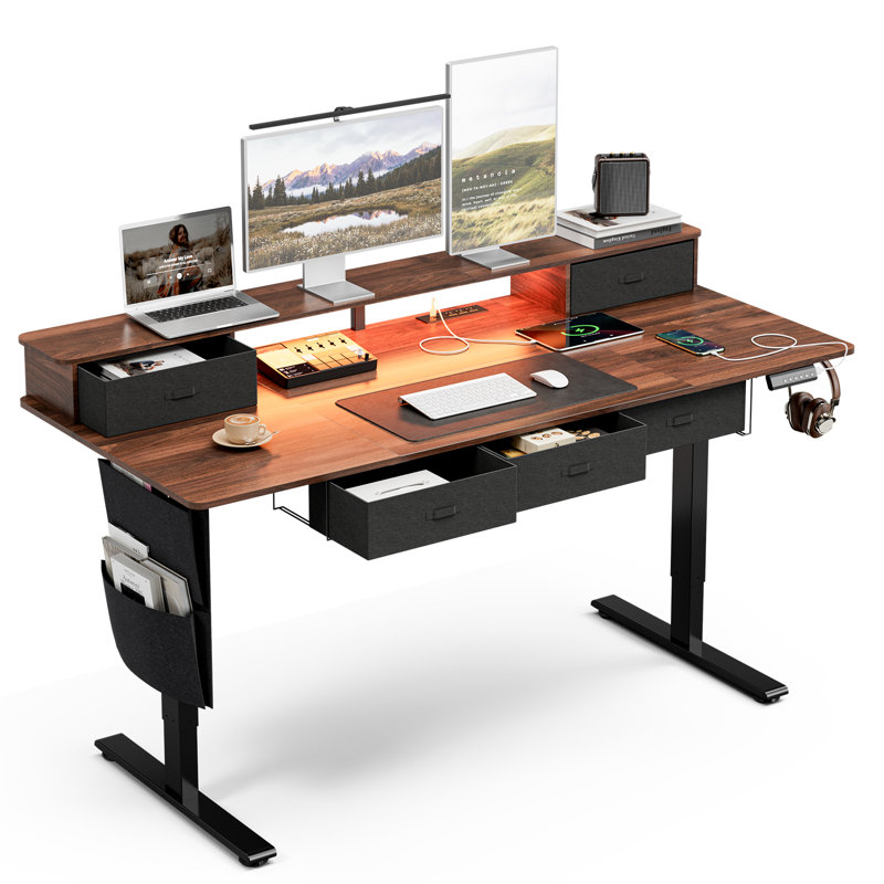 Bureau d'ordinateur 63 po x 32 po avec 5 tiroirs, concentrateur électrique, lumières à DEL RVB, tablette de moniteur et gestion des câbles, noyer et noir