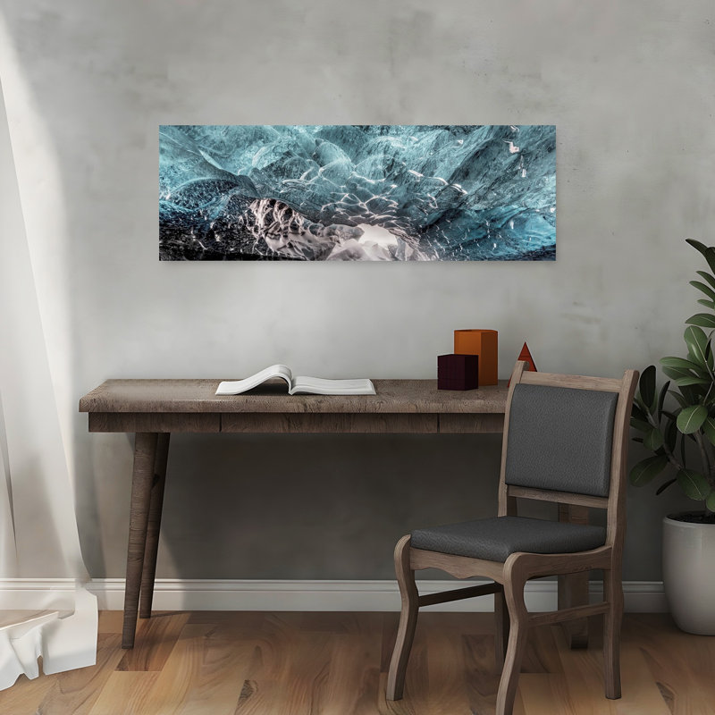 «Blue Ice Cave Explorer», art contemporain contemporain, paysage dramatique abstrait, H 36 po x l 12 po