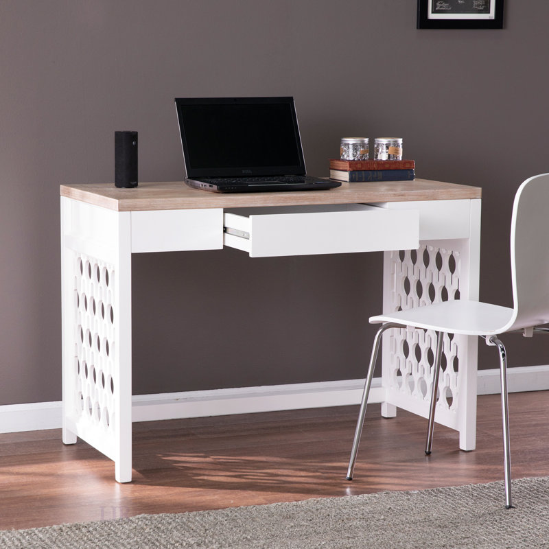 Bureau Wayliff avec pieds en treillis uniques et grand espace de travail, parfait pour le bureau à domicile et les environnements créatifs.