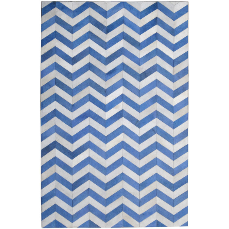 Area Cowhide Chevron Area Rug in Blue/Cream, Rectangle 6' x 9'