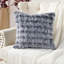 Housse de coussin en fausse fourrure-107174904