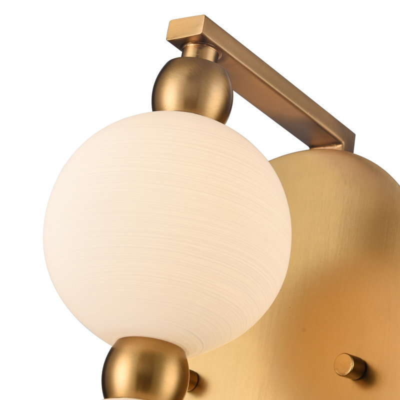Applique murale moderne 15,25 po en laiton satiné avec globes en verre strié blanc
