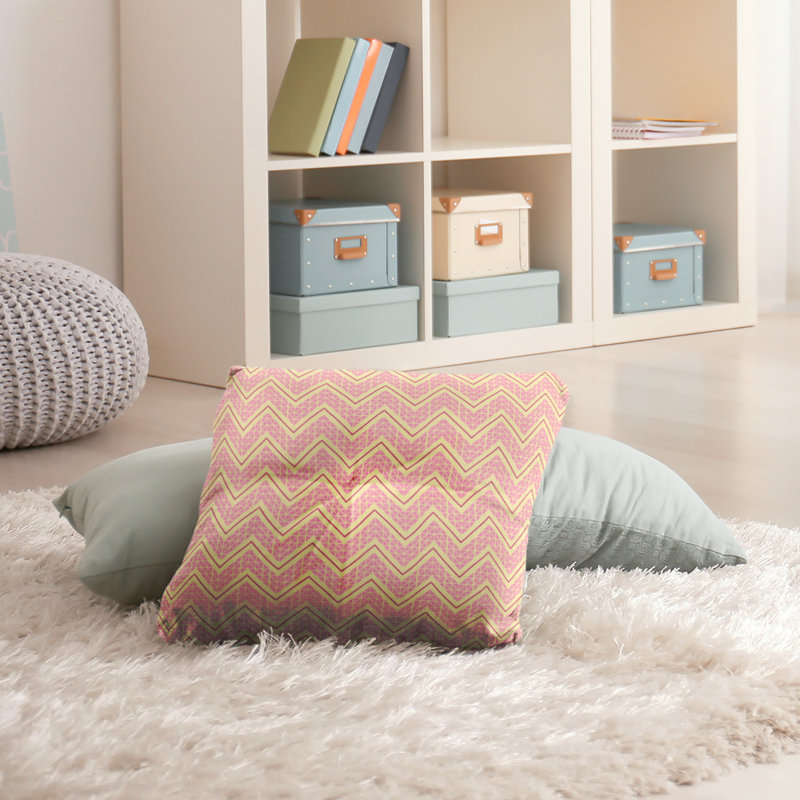 Coussin Rhonda Cheval, 30 po x 30 po, Rose / Jaune