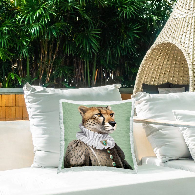 Coussin d'extérieur imprimé "madame guépard" par Elizabeth Medley