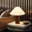 Lampe de table à DEL de style Mid-Century moderne de 14 po avec base en bois Oakley
