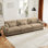 Très grand canapé en velours moderne à 3 places avec un design surdimensionné, un confort semblable à un nuage et de multiples coussins de soutien pour une détente ultime