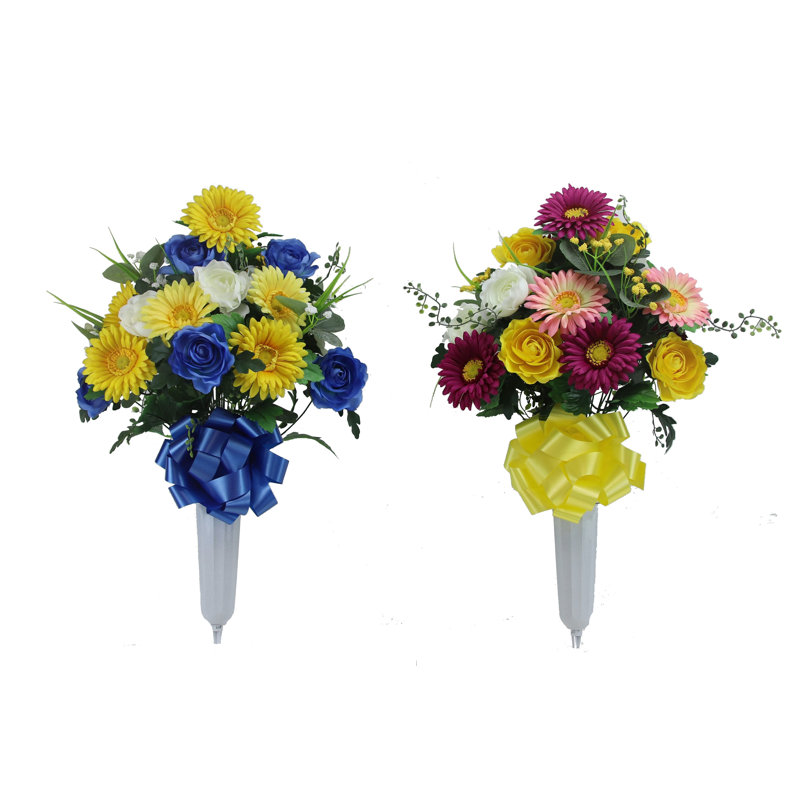 Cérémonie commémorative Gerbera et renoncule dans un vase en cône, Fuchsia