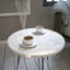Table de bout Sandalf avec pieds en métal - marbre blanc