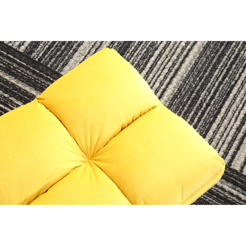 Chaise relaxante en tissu jaune avec un clic-clac confortable pour la détente dans le salon