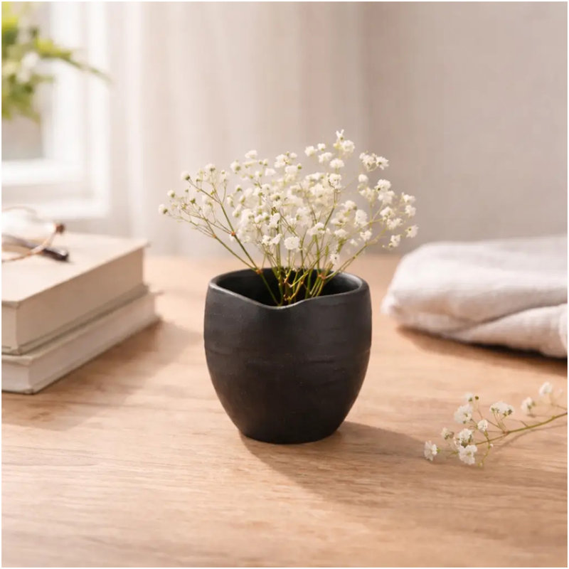 Vase en aluminium noir Minimal