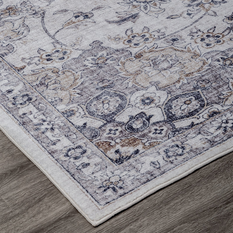 Hoelscher Oriental Area Rug in Gray, Rectangle 5'6" x 8'6"